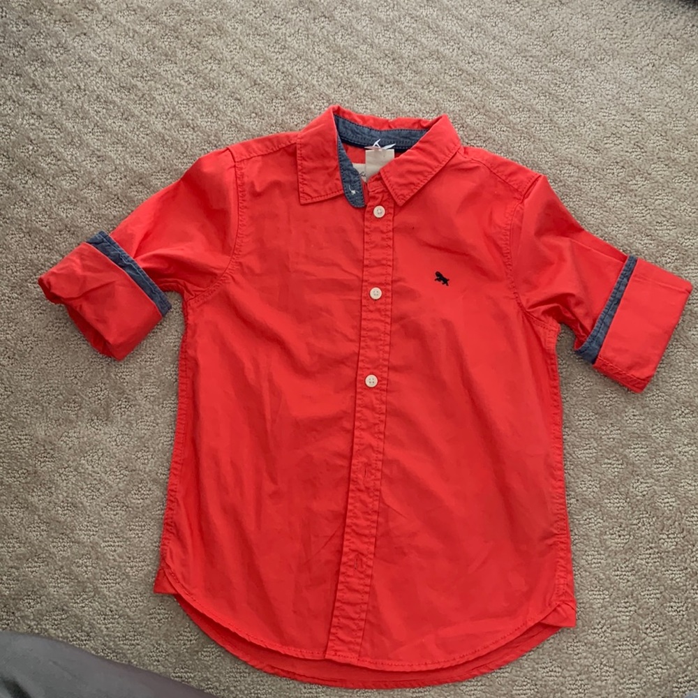 Collared shirt with roll up sleeves